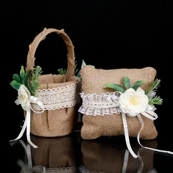 Prijenosni vintage lanena košarica s cvijećem, kružne jastuk s bojama dekoracija za romantične svadbene svečanosti u rasutom stanju